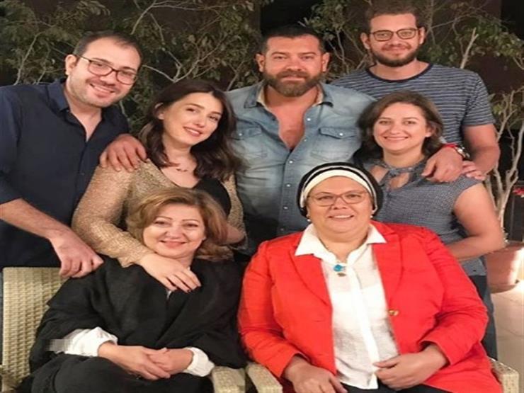 كندة علوش بصحبة عائلتها في أول ظهور لها بعد الولادة كندة علوش بصحبة عائلتها في أول ظهور لها بعد الولادة