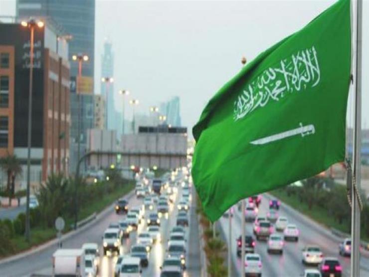 بلومبرج: السعودية تُعيد النظر في رسومها على الوافدين بلومبرج: السعودية تُعيد النظر في رسومها على الوافدين