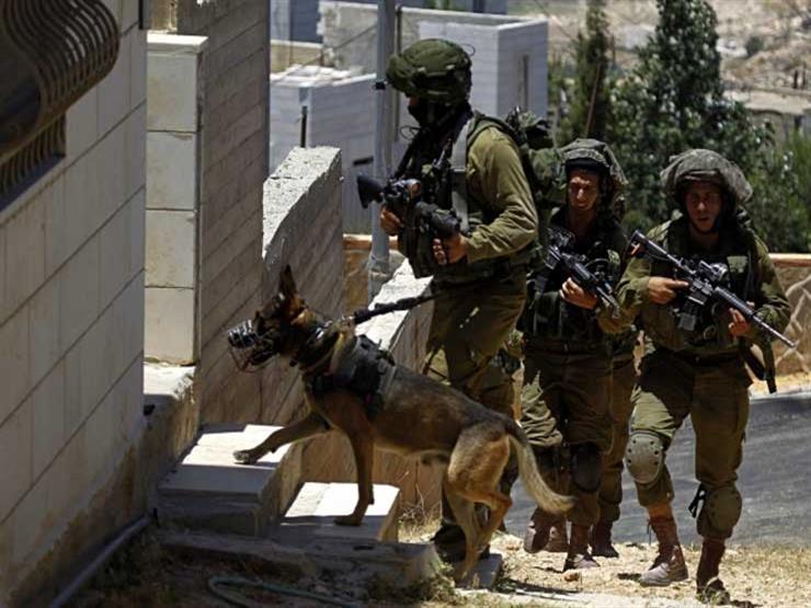قوات إسرائيلية تداهم وكالة الأنباء الفلسطينية "وفا" قوات إسرائيلية تداهم وكالة الأنباء الفلسطينية "وفا"
