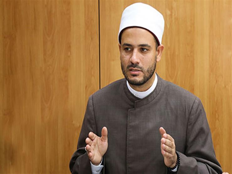 داعية يحذر من خطورة الفتاوى الموسمية: "كل من هب ودب بيفتي" داعية يحذر من خطورة الفتاوى الموسمية: "كل من هب ودب بيفتي"