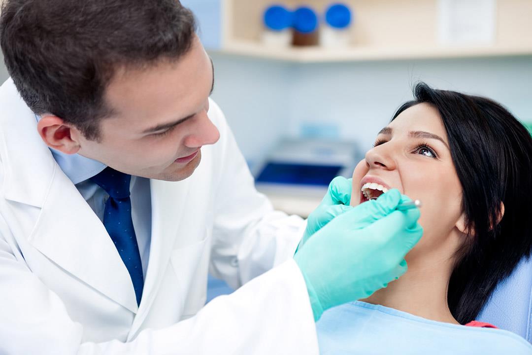 10 علامات تخبرك بضرورة الذهاب لطبيب الأسنان 10 علامات تخبرك بضرورة الذهاب لطبيب الأسنان