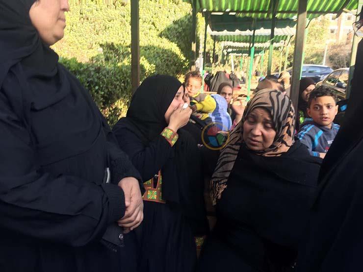 "احتضنوا حقيبته.. والنظرة الأخيرة".. مشاهد من توديع طالب مدرسة المرج "احتضنوا حقيبته.. والنظرة الأخيرة".. مشاهد من توديع طالب مدرسة المرج