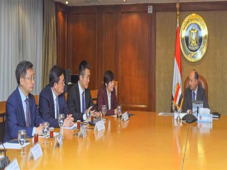 وزير الصناعة يبحث مع وفد صيني تعزيز التعاون الاقتصادي المشترك وزير الصناعة يبحث مع وفد صيني تعزيز التعاون الاقتصادي المشترك