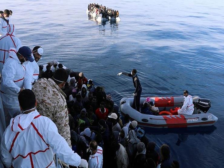 البحرية الفرنسية تحتجز 16 مهاجرا كانوا في طريقهم إلى بريطانيا البحرية الفرنسية تحتجز 16 مهاجرا كانوا في طريقهم إلى بريطانيا