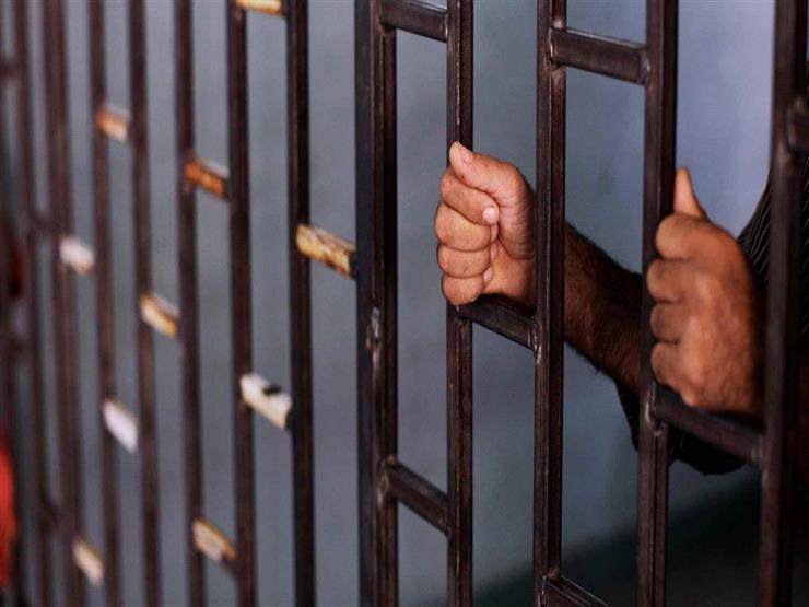 "الصحة": ضبط دجال أوهم المواطنين بإمكانية علاج الأمراض المستعصية "الصحة": ضبط دجال أوهم المواطنين بإمكانية علاج الأمراض المستعصية