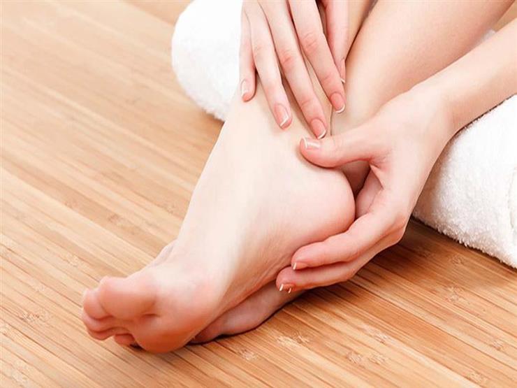 بخطوات بسيطة.. تخلصي من تشقق الكعبين منزليا بخطوات بسيطة.. تخلصي من تشقق الكعبين منزليا