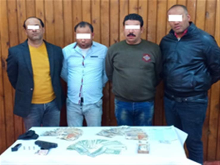 ضبط 5 أشخاص كونوا تشكيلاً عصابياً تخصص في النصب على المواطنين بالأزبكية ضبط 5 أشخاص كونوا تشكيلاً عصابياً تخصص في النصب على المواطنين بالأزبكية