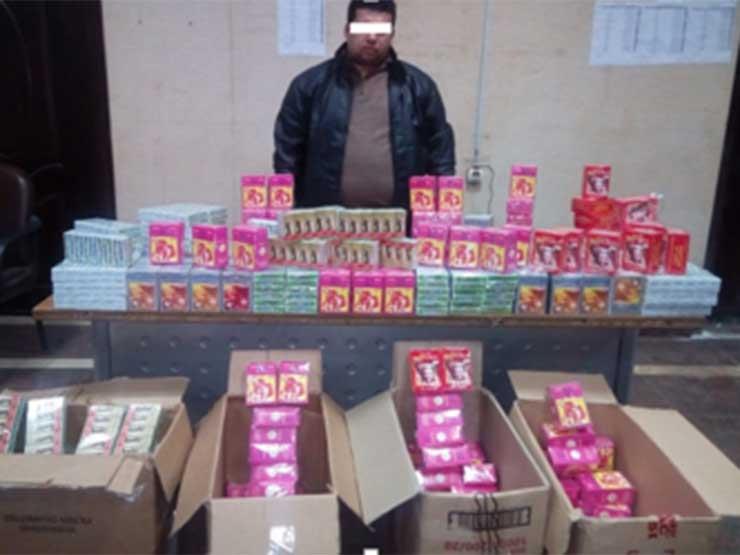 سقوط "عطار" الجمالية قبل ترويجه لـ 5 آلاف عبوة منشطات جنسية سقوط "عطار" الجمالية قبل ترويجه لـ 5 آلاف عبوة منشطات جنسية