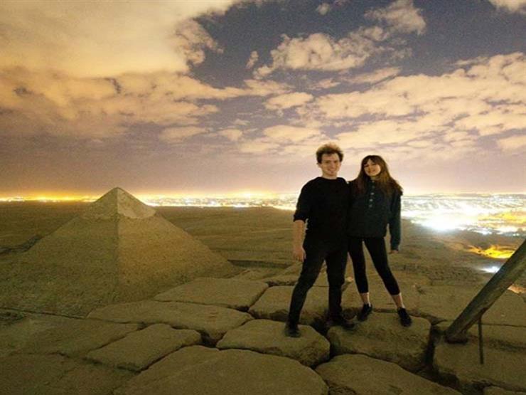 مصور أجنبي ينشر فيديو "إباحي" مع صديقته أعلى الهرم الأكبر مصور أجنبي ينشر فيديو "إباحي" مع صديقته أعلى الهرم الأكبر