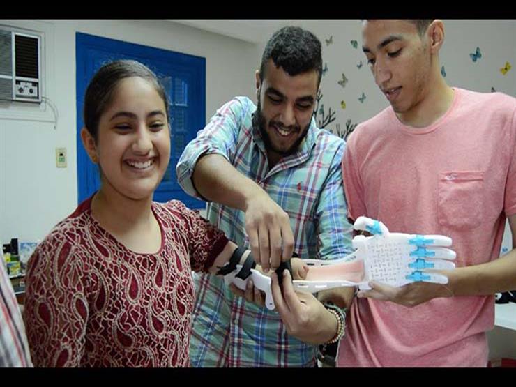"كأنها لعبة".. شباب يساهم في عودة البسمة للأطفال "كأنها لعبة".. شباب يساهم في عودة البسمة للأطفال