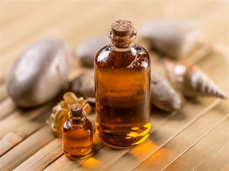 زيت الخروع.. سر الشعر الطويل والرموش الكثيفة زيت الخروع.. سر الشعر الطويل والرموش الكثيفة