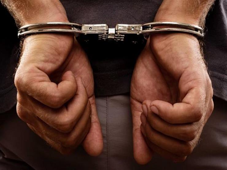ضبط شخص بدون مؤهل ينتحل صفة طبيب عمود فقري في بني سويف ضبط شخص بدون مؤهل ينتحل صفة طبيب عمود فقري في بني سويف