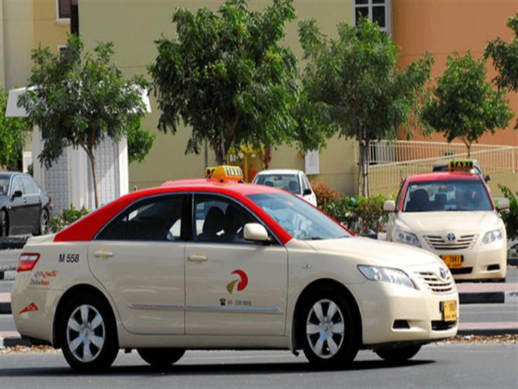 هكذا فاجئت "دبي" سائق تاكسي بمناسبة يوم السعادة هكذا فاجئت "دبي" سائق تاكسي بمناسبة يوم السعادة