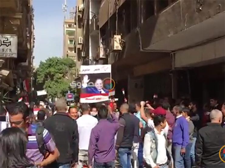 "ارفع إيدك فوق".. الناخبون يرقصون في لجان انتخاب بالزمالك "ارفع إيدك فوق".. الناخبون يرقصون في لجان انتخاب بالزمالك