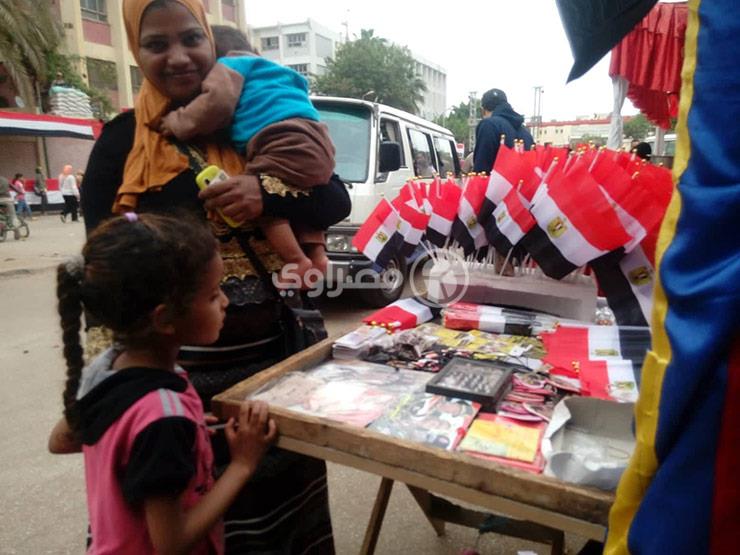 رحلة "بسمة" مع بيع الأعلام من "مبارك" لـ"السيسي" رحلة "بسمة" مع بيع الأعلام من "مبارك" لـ"السيسي"