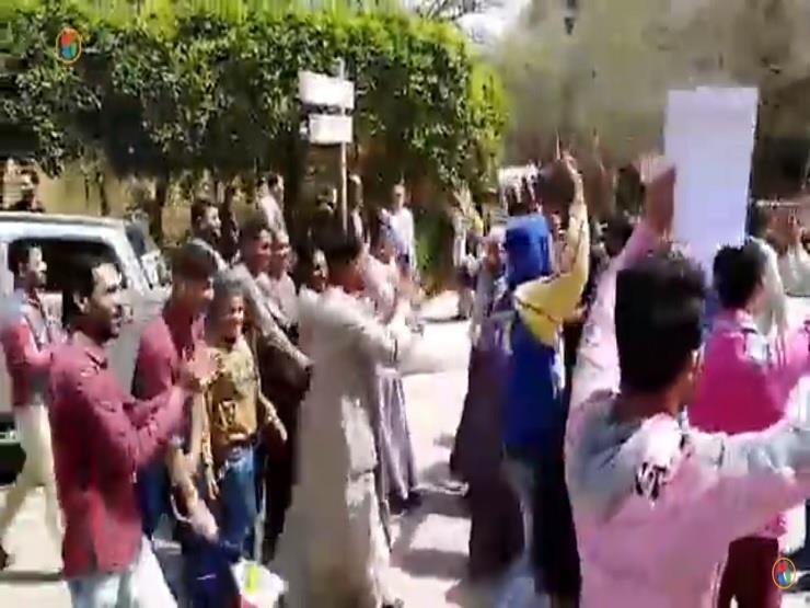 مهرجانات للرقص الشعبي أمام لجنة انتخابية في أكتوبر - فيديو مهرجانات للرقص الشعبي أمام لجنة انتخابية في أكتوبر - فيديو