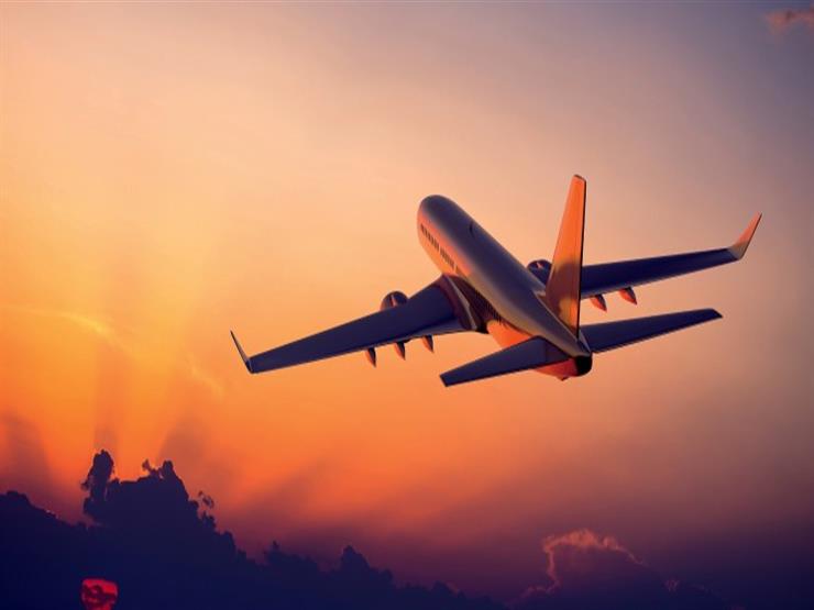 على متن طائرة.. طبيب يعالج مريض من الجلطة الدماغية على متن طائرة.. طبيب يعالج مريض من الجلطة الدماغية