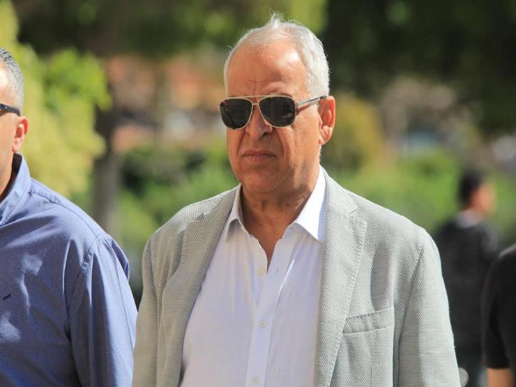 فرج عامر يهاجم كوبر بعد الهزيمة من روسيا فرج عامر يهاجم كوبر بعد الهزيمة من روسيا
