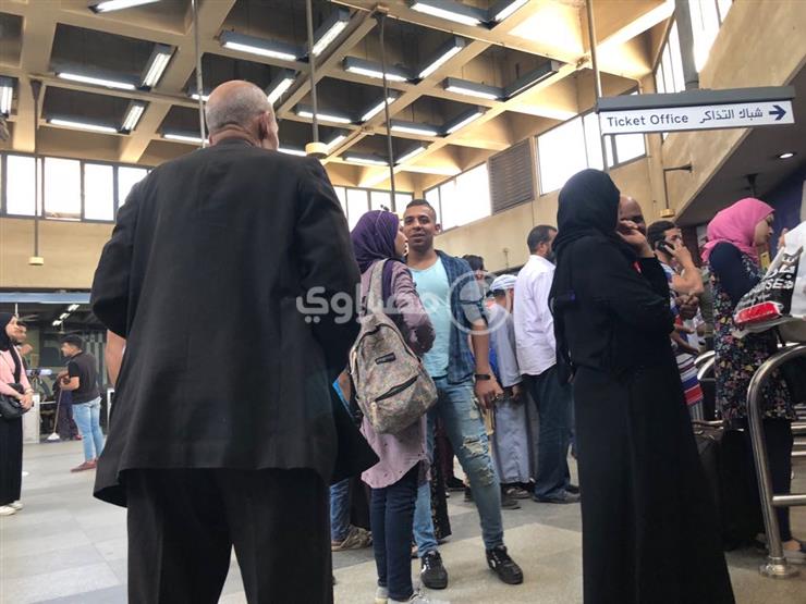 في أول يوم عمل رسمي.. "المترو رايق والدنيا برة زحمة" (معايشة) في أول يوم عمل رسمي.. "المترو رايق والدنيا برة زحمة" (معايشة)