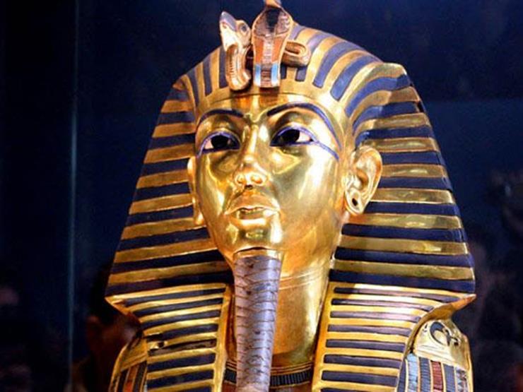 طارق توفيق نقل القناع الذهبي لتوت عنخ آمون إلى المتحف الكبي مصراوى