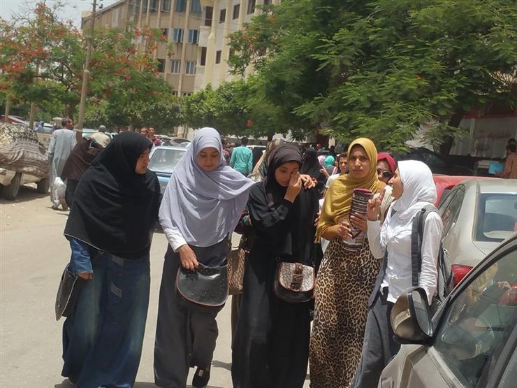 طلاب بني سويف يشكون من صعوبة امتحان اللغة الإنجليزية طلاب بني سويف يشكون من صعوبة امتحان اللغة الإنجليزية