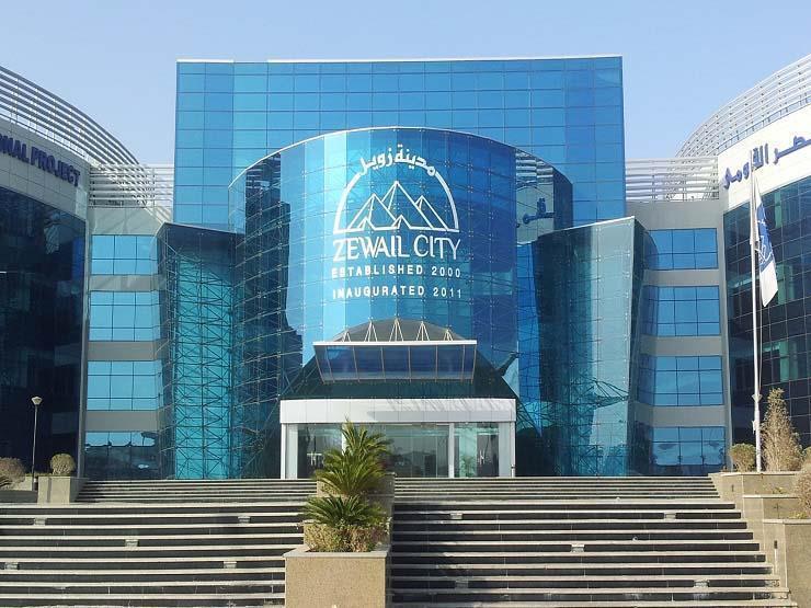 زوجة "زويل" لأول دفعة من المدينة: "كنتم آخر حلم له.. وتحقق" زوجة "زويل" لأول دفعة من المدينة: "كنتم آخر حلم له.. وتحقق"