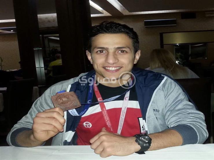 قصة بطل "مصارعة المتوسط": عمل بـ"سوبر ماركت وشارك بالبطولة صدفة" (حوار) قصة بطل "مصارعة المتوسط": عمل بـ"سوبر ماركت وشارك بالبطولة صدفة" (حوار)