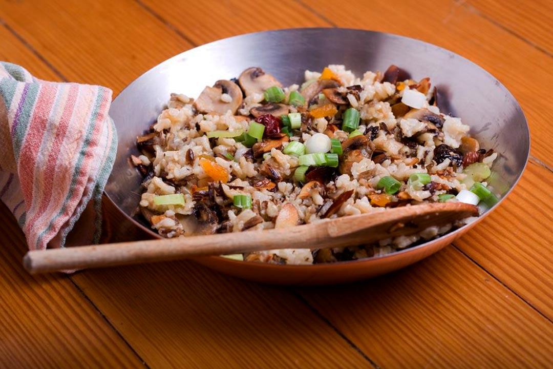 أرز بالخضار والمشروم.. إفطار لذيذ يقوي المناعة أرز بالخضار والمشروم.. إفطار لذيذ يقوي المناعة