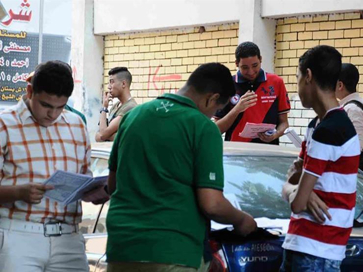 لجان امتحانات كفرالشيخ.. سيدة تساعد قريبها على الغش ومشاجرة مع الأمن بسبب المحمول لجان امتحانات كفرالشيخ.. سيدة تساعد قريبها على الغش ومشاجرة مع الأمن بسبب المحمول