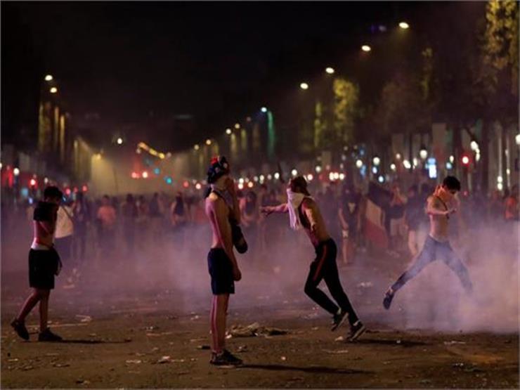اعتقال نحو 300 شخصٍ في فرنسا خلال الاحتفالات بالفوز بكأس العالم اعتقال نحو 300 شخصٍ في فرنسا خلال الاحتفالات بالفوز بكأس العالم