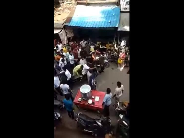 بالفيديو.. متطرفون هنود يعتدون على مسلم تزوج هندوسية بالفيديو.. متطرفون هنود يعتدون على مسلم تزوج هندوسية