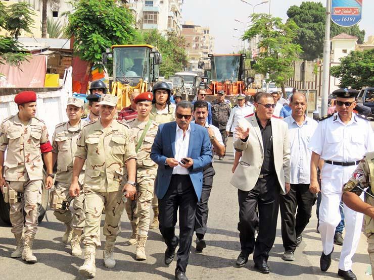 محافظ الإسماعيلية ومدير الأمن على رأس حملة إزالات مكبرة بسوق السمك الجديد محافظ الإسماعيلية ومدير الأمن على رأس حملة إزالات مكبرة بسوق السمك الجديد