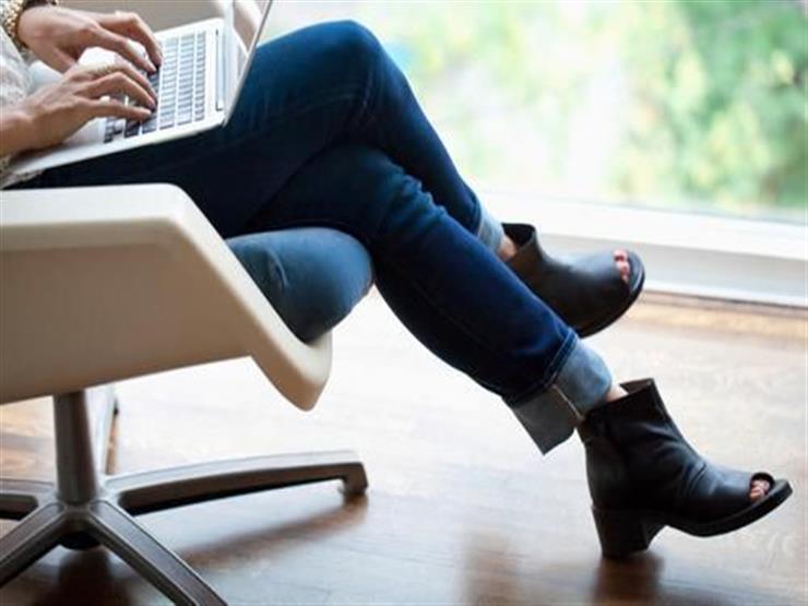 احذر.. 4 مشاكل صحية يسببها لك الجلوس بوضع "الرجل على الرجل" احذر.. 4 مشاكل صحية يسببها لك الجلوس بوضع "الرجل على الرجل"