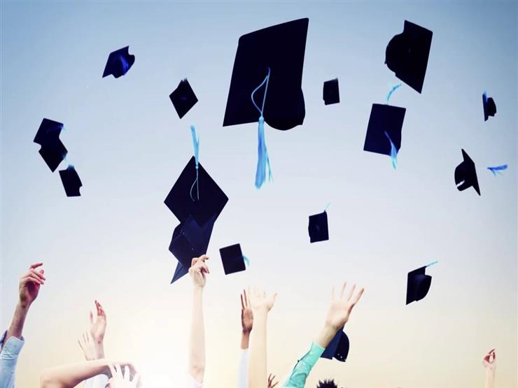 طالبة أمريكية تحتفل بتخرجها من الجامعة بطريقة مختلفة وجريئة طالبة أمريكية تحتفل بتخرجها من الجامعة بطريقة مختلفة وجريئة