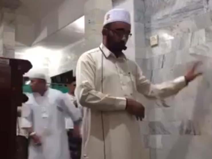 بالفيديو.. مصلون يفرون من مسجد لحظة زلزال بإندونيسيا والإمام يصلي خاشعاً بالفيديو.. مصلون يفرون من مسجد لحظة زلزال بإندونيسيا والإمام يصلي خاشعاً