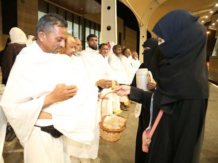 الزمزميات والمطوفات.. مهن نسائية لخدمة ضيوف الرحمن الزمزميات والمطوفات.. مهن نسائية لخدمة ضيوف الرحمن