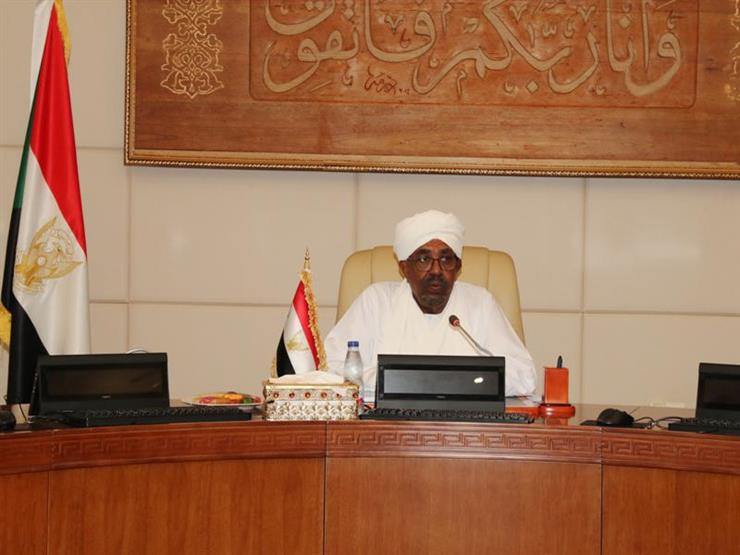 أعضاء الحكومة السودانية الجديدة يؤدون القسم أمام الرئيس البشير أعضاء الحكومة السودانية الجديدة يؤدون القسم أمام الرئيس البشير