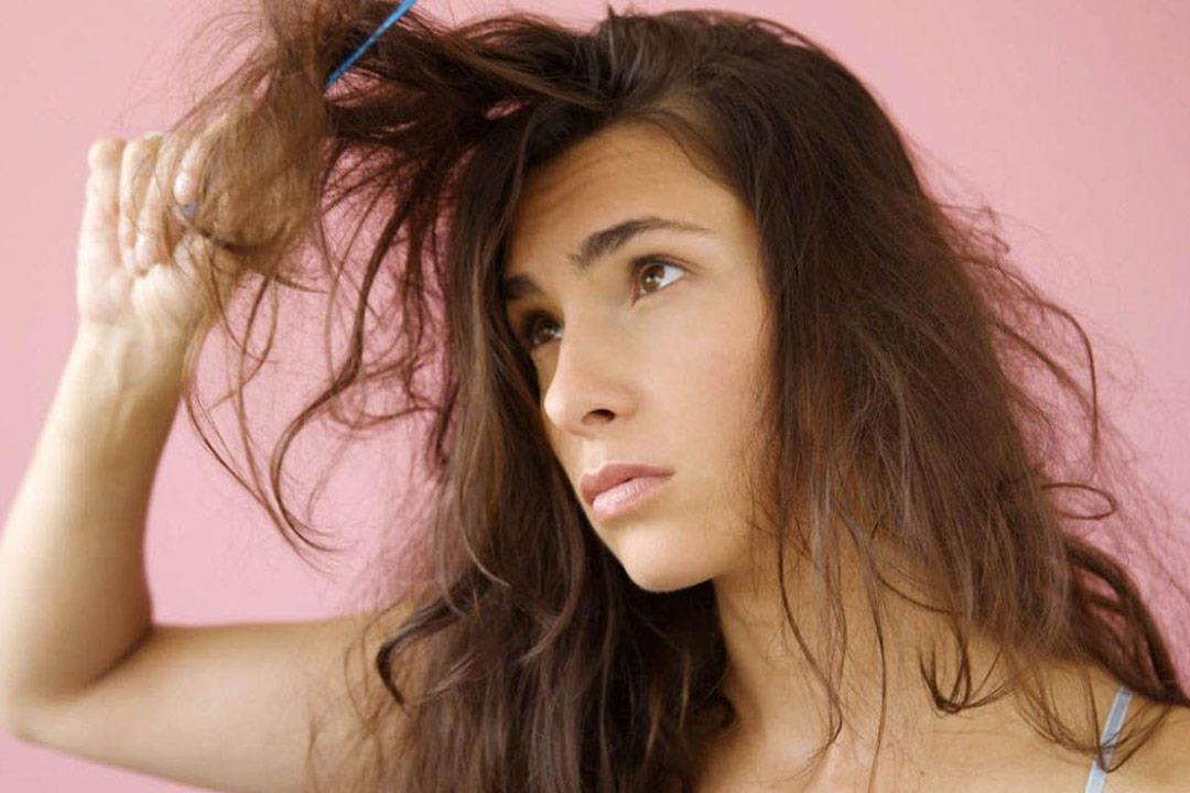 تجنبيها.. 5 أخطاء يومية تصيب شعرك بالتلف تجنبيها.. 5 أخطاء يومية تصيب شعرك بالتلف