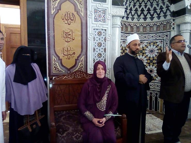 سائحة ألمانية تشهر إسلامها بمسجد الميناء في الغردقة سائحة ألمانية تشهر إسلامها بمسجد الميناء في الغردقة
