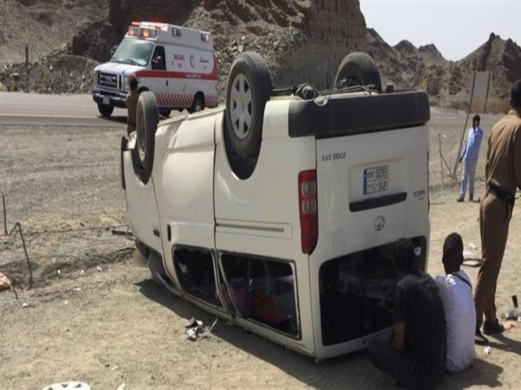 إصابة 11 في انقلاب ميكروباص بالبحيرة إصابة 11 في انقلاب ميكروباص بالبحيرة