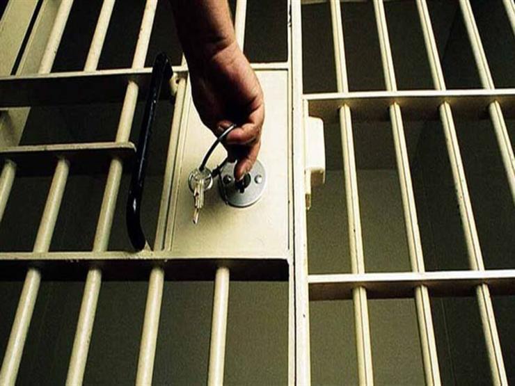 إخلاء سبيل جامعة قمامة رمت جثة طفلها بعد وفاته بسبب "أكل الزبالة" إخلاء سبيل جامعة قمامة رمت جثة طفلها بعد وفاته بسبب "أكل الزبالة"