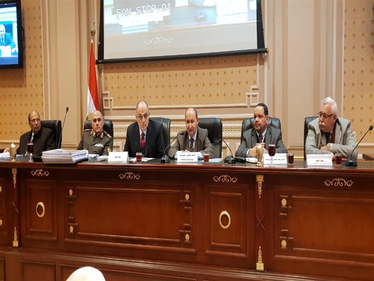 وزير الصناعة: الانتهاء من إنشاء 13 مجمعا مجهزة بالتراخيص العام الجاري وزير الصناعة: الانتهاء من إنشاء 13 مجمعا مجهزة بالتراخيص العام الجاري