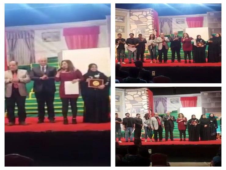 بالفيديو| تكريم نهال عنبر وأبطال مسرحية "العيال رجعت" في مسقط بالفيديو| تكريم نهال عنبر وأبطال مسرحية "العيال رجعت" في مسقط