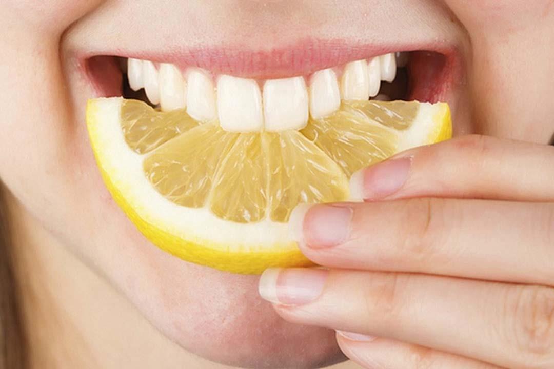 هل استخدام الليمون لتبييض الأسنان آمن؟ هل استخدام الليمون لتبييض الأسنان آمن؟