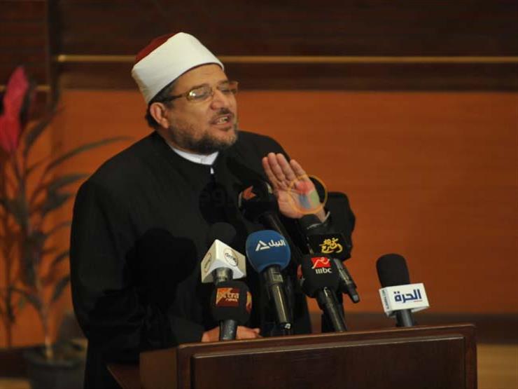 جمعة يعلن زيادة بدلات الأئمة.. والسيسي: "لسه باقي حاجة تانية.. موجودة؟" جمعة يعلن زيادة بدلات الأئمة.. والسيسي: "لسه باقي حاجة تانية.. موجودة؟"