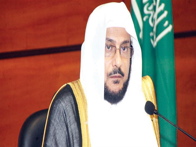 وزير سعودي يرد على خطيب وصف البائعات السعوديات بـ"من تأكل بثدييها" وزير سعودي يرد على خطيب وصف البائعات السعوديات بـ"من تأكل بثدييها"