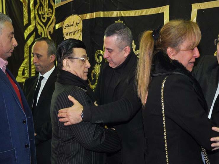 بالصور.. انهيار الفنان أحمد سعيد عبدالغني في عزاء والده بالصور.. انهيار الفنان أحمد سعيد عبدالغني في عزاء والده