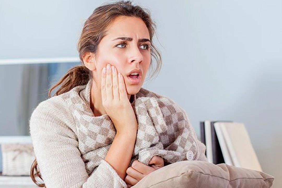 الحلوى اللزجة تلتصق بالأسنان وتسبب تسوسها.. كيف تتخلص من آثارها؟ الحلوى اللزجة تلتصق بالأسنان وتسبب تسوسها.. كيف تتخلص من آثارها؟