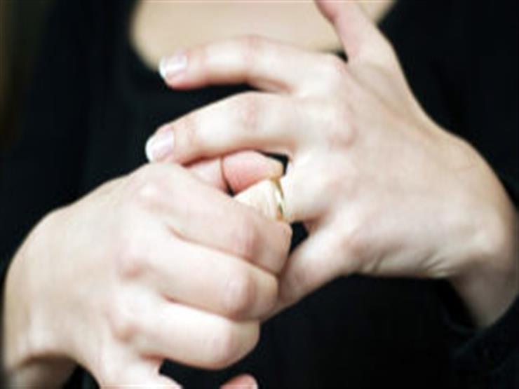 "أميرة" تطلب الخلع: "جوزي عنده عقدة من لعب الأطفال" "أميرة" تطلب الخلع: "جوزي عنده عقدة من لعب الأطفال"