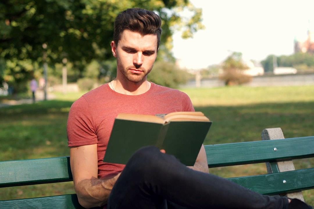 مكتئب؟.. ابحث عن هذه الكتب في معرض الكتاب مكتئب؟.. ابحث عن هذه الكتب في معرض الكتاب